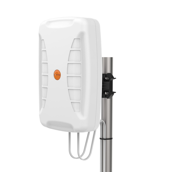 Poynting XPOL-24 4x4 MIMO directional 5G panel antenna mounted on a pole with its four cables
